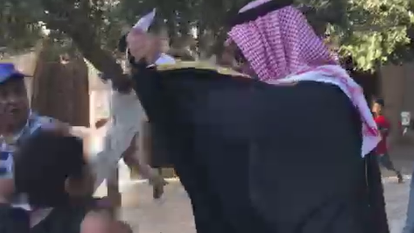 פלסטינים תוקפים את הבלוגר הסעודי פלסטינים תוקפים את הבלוגר הסעודי