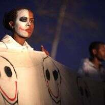 "כתבתי פעם לשלי יחימוביץ' שהיא השתמשה בביטוי שמזכיר צבע שחור בהקשר שלילי, והיא אמרה לי: 'אתה מנסה לשנות סדרי עולם. זה לא יעבוד'". הפגנה בקרית מלאכי, 2012. | מתניה טוזיג, פלאש 90