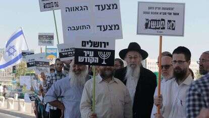 הרב צבי טאו בהפגנה בכניסה לירושלים כנגד מצעד הגאווה שהתרחש בעיר באותו הזמן. 2017. | אורן בן חקון