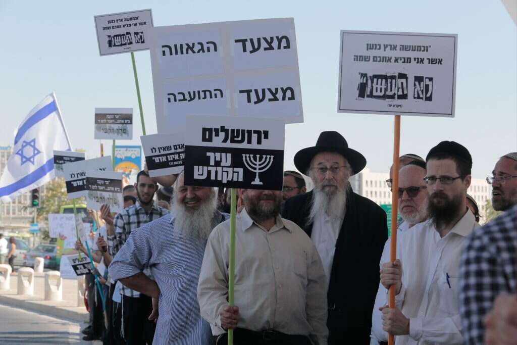 הרב צבי טאו בהפגנה בכניסה לירושלים כנגד מצעד הגאווה שהתרחש בעיר באותו הזמן. 2017. | אורן בן חקון