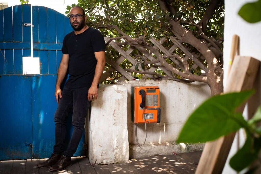 מטמיע את עצמו במקום והופך לחלק מהסיפור. רובי אלמליח. | אריק סולטן