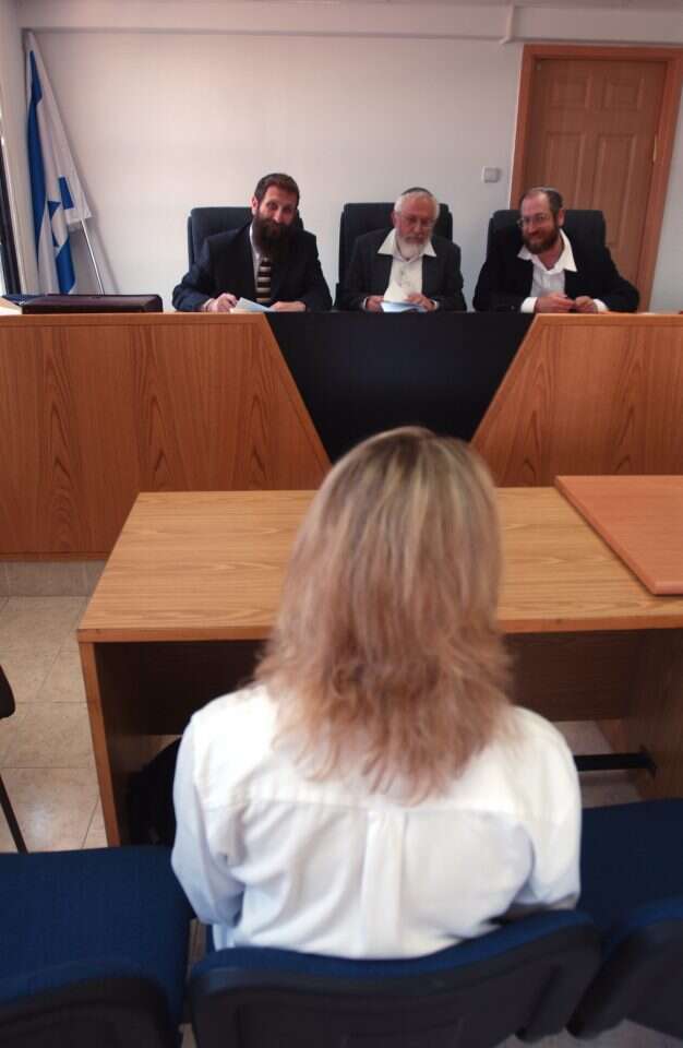 בית הדין הרבני בירושלים, 2003. למצולמים אין קשר לכתבה. | פלאש 90