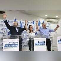 המחנה הדמוקרטי במסיבת עיתונאים. | EPA