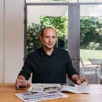 נפתלי בנט בביתו, השבוע. | אבישג שאר-ישוב