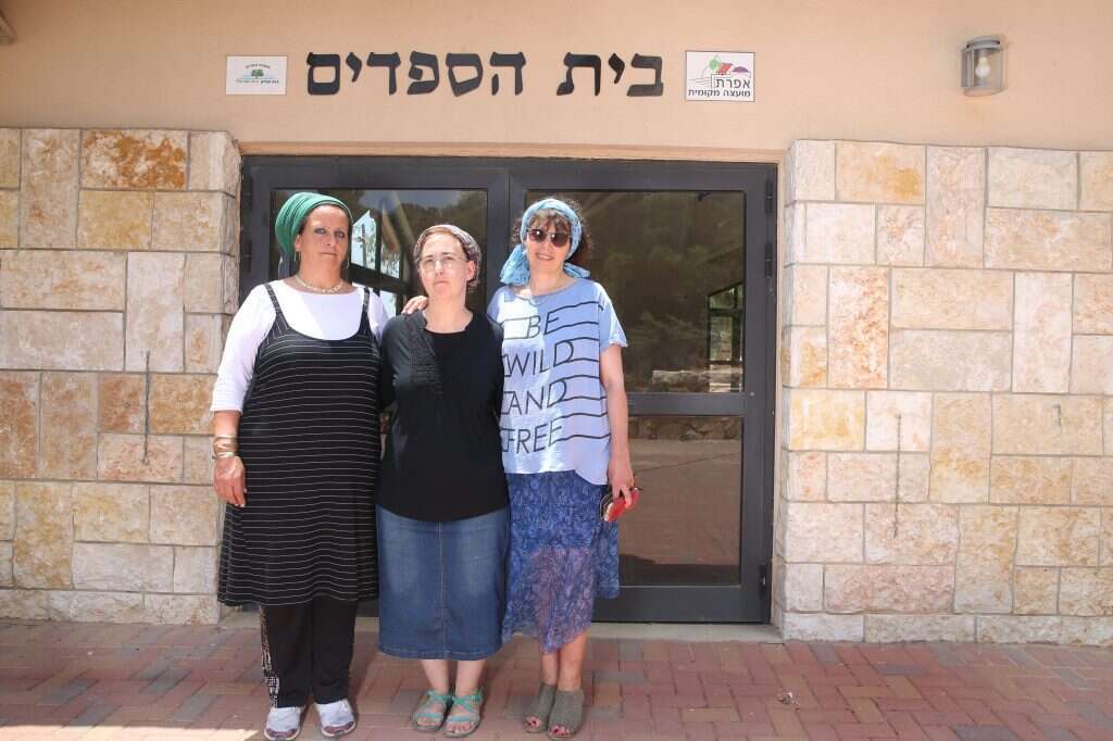 מימין לשמאל: שירלי אפשטיין, מיכל הורוויץ ורחל שמעוני. | מרים צחי