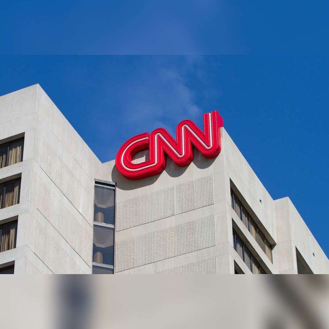גם התומכים הגדולים מפנים עורף. בניין רשת CNN. | שאטרסטוק
