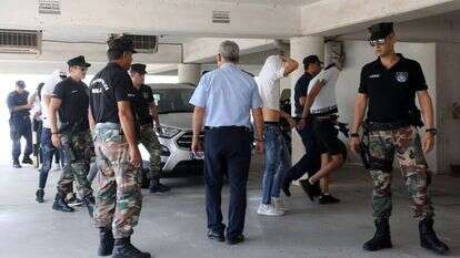 הנערים הישראלים שנחשדו באונס בקפריסין. | EPA הנערים הישראלים שנחשדו באונס בקפריסין. | EPA