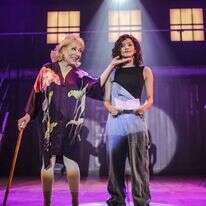 "פלאשדנס". | אור דנון, באדיבות תיאטרון תל אביב