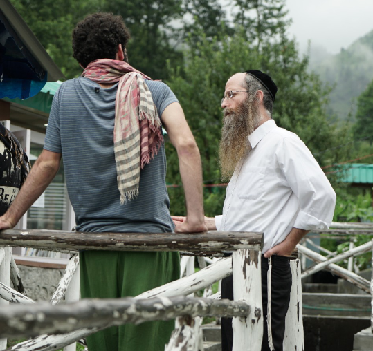 בתהליך בדמיון נובע נפגשים עם דמות מהעבר ויש איתה דיאלוג. התמונה הזו מזכיר הלו מפגש עם הצעיר החילוני שהוא היה.