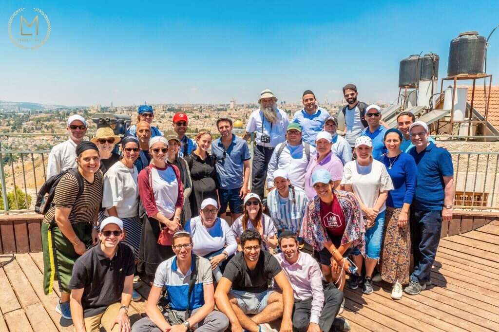 סיור סביב העיר העתיקה בהדרכת הרב יצחק לוי עם מורים מחו"ל