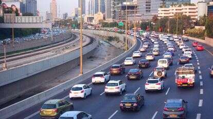 כביש בגין | שאטרסטוק