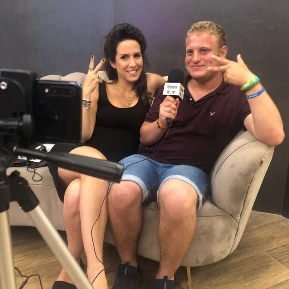 חברה למקצוע. אורי יצחקי עם שי-לי שינדלר