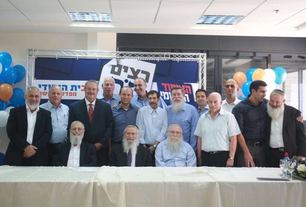 "ההופעה של בנט על המגרש הפוליטי הייתה שיקוף של מה שקורה בציונות הדתית 'החדשה'". כנס החיבור של הבית היהודי והאיחוד הלאומי. 2012. | מרים צחי