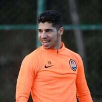 זכייה בגביע עם שער בכורה בגמר. מנור סולומון במדי שחטאר. | AFP זכייה בגביע עם שער בכורה בגמר. מנור סולומון במדי שחטאר. | AFP