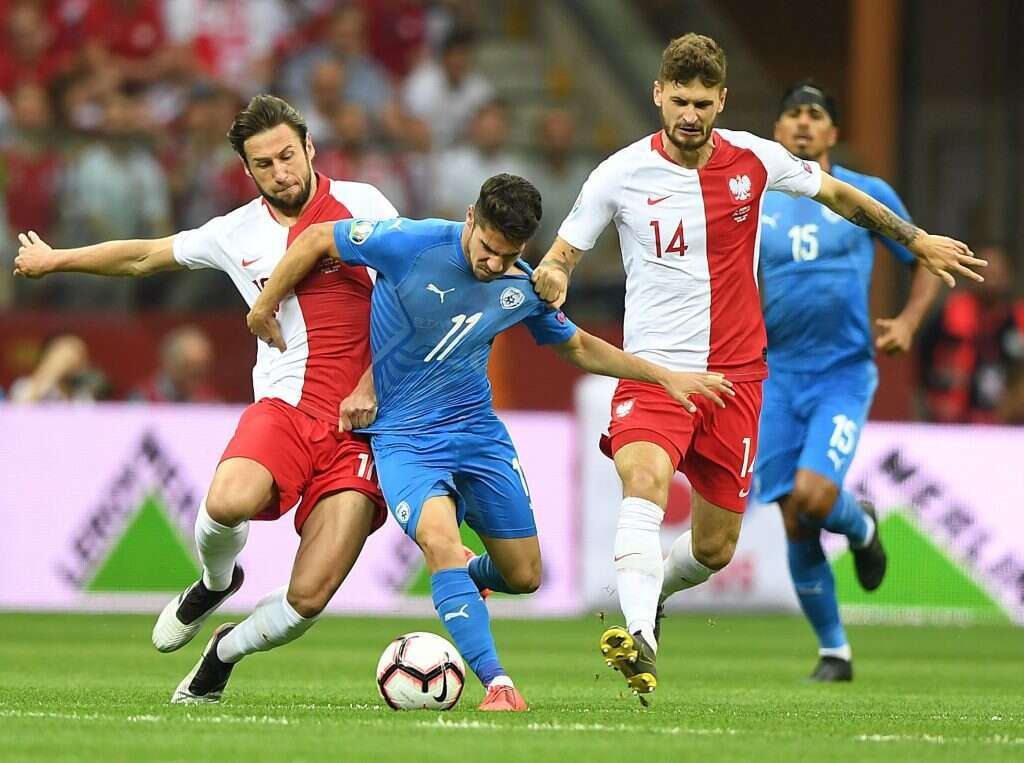 יכולת טובה. מנור סולומון במדי נבחרת ישראל מול נבחרת פולין. | AFP