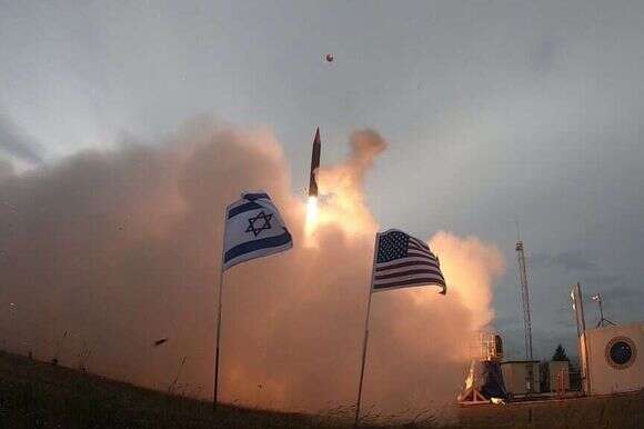 שיגור הטיל 'חץ 3' באלסקה, ארכיון. | אגף דוברות והסברה במשרד הביטחון שיגור הטיל 'חץ 3' באלסקה, ארכיון. | אגף דוברות והסברה במשרד הביטחון