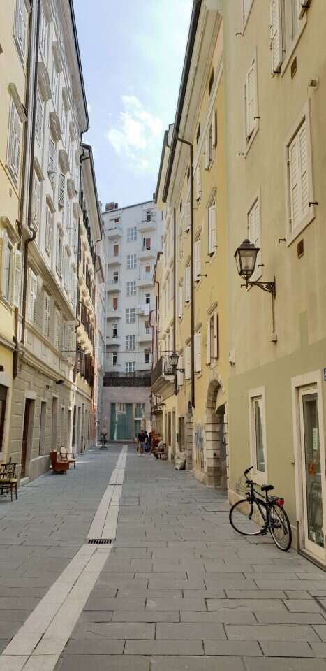 רחובות הגטו בטרייסטה. | אליהו בירנבוים