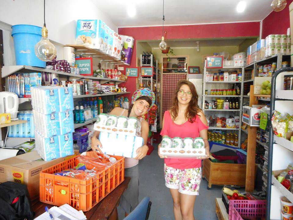 "הרבה יותר מעניין לשבת לארוחת ערב עם השכנה שעלתה מרוסיה ונותנת לי טיפים לגידול הילדה מאשר לחיות בתל אביב". קואופרטיב "העגלה", מצפה רמון. | קואופרטיב "העגלה"