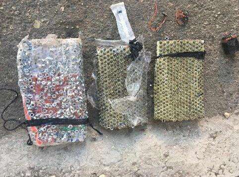 חומרי רסס שנתפסו במעבדת החבלה. | תקשורת שב״כ