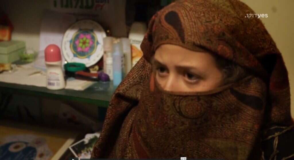 שירה תמה ניזרי. | מתוך הסרט ביס דוקו