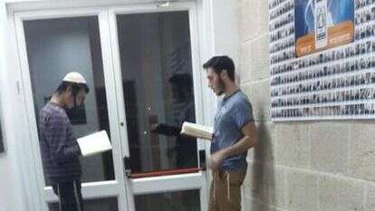 דביר ז"ל וחבר שלו לומדים