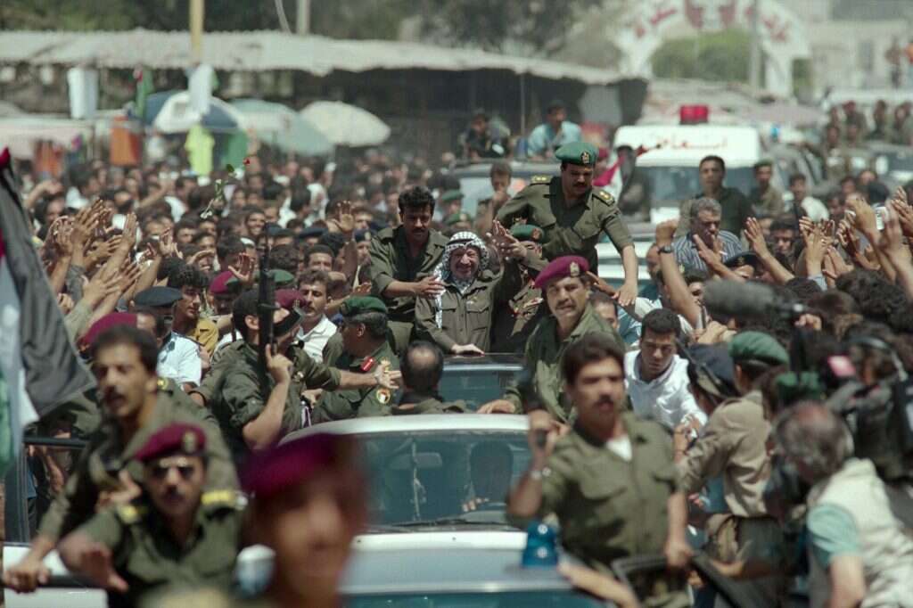יאסר ערפאת לאחר כניסתו לרצועת עזה, 1994. | AFP