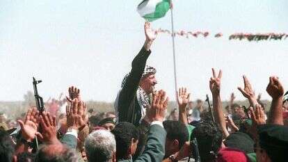 יאסר ערפאת לאחר כניסתו לרצועת עזה, 1994. | AFP