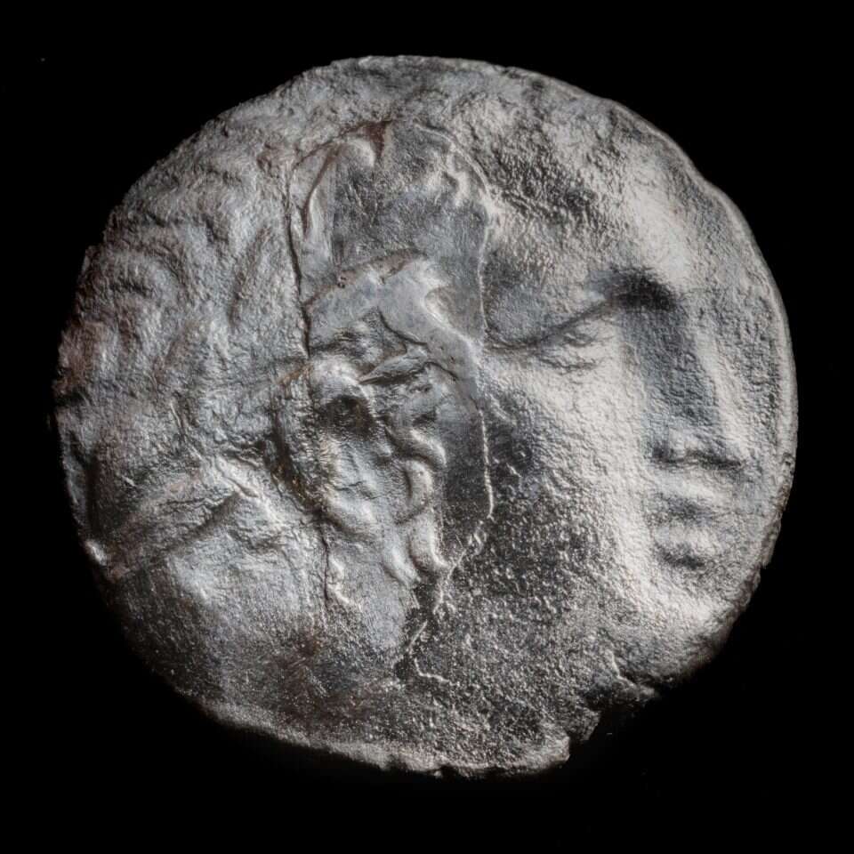 מטבע כסף צורי שנמצא בהריסות. | קובי הראתי, עיר דוד