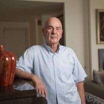 "אנחנו לא עם מושחת". מתן וילנאי בביתו. | הדס פרוש, פלאש 90