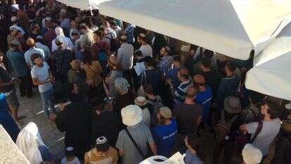 יהודים ממתינים לאישור העליה. | ארנון סגל