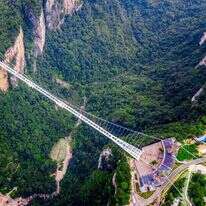 גשר הזכוכית בסין. | שאטרסטוק