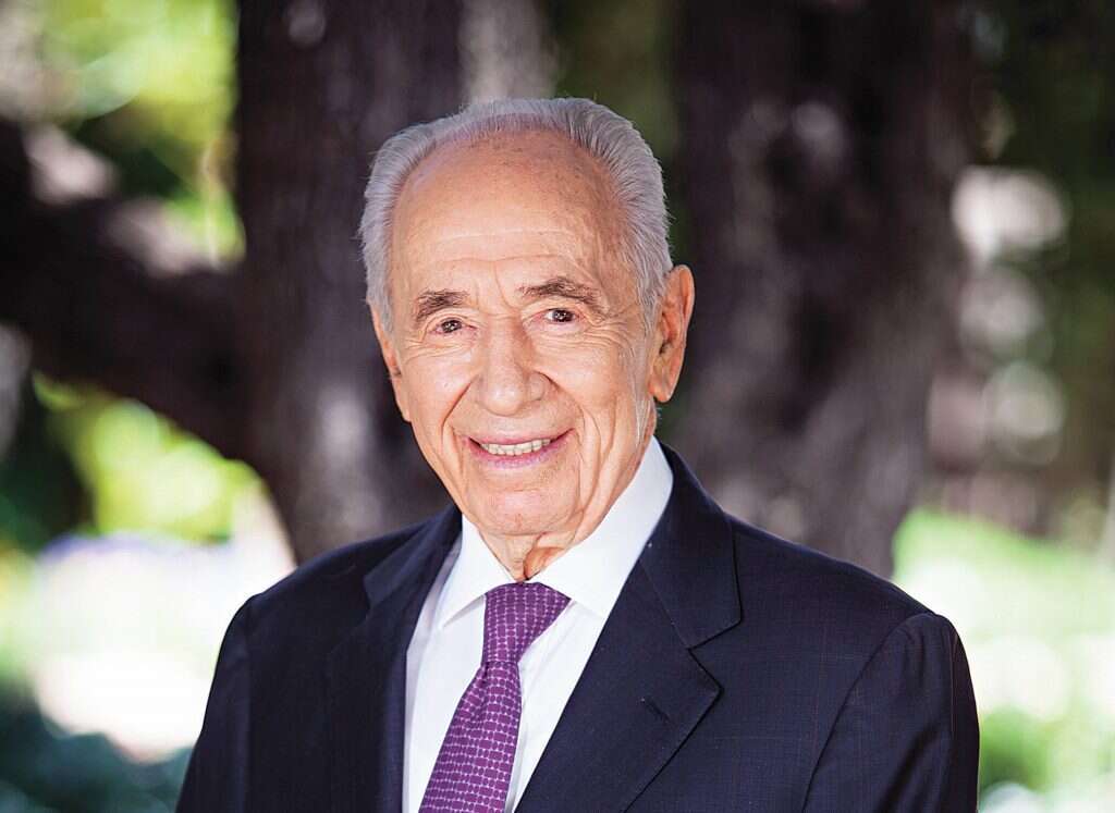 "שירה עדינה וארכיטקטורה הצהרתית". שמעון פרס. | אריק סולטן