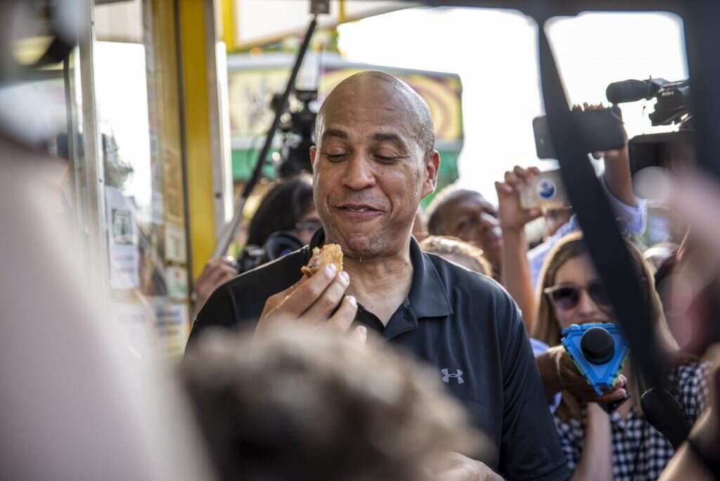 בוקר מתאהב בסנדוויץ' המטוגן. | AFP