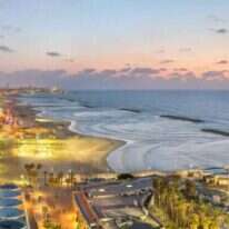 כל שפע הוא ברכה אך גם ניסיון. איתי בודל, שקיעה בחוף תל אביב. מתוך האלבום "ישראל במבט פנורמי - מקומות ונופים קסומים" בהוצאת פנורמה 360. | והפקה: איתי בודל | israelbooks.co.il