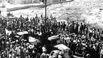 התווה מנהג חדש - קבורה בשנית של חוזי התנועה הציונית וראשיה. לוויית הרצל בכניסה לירושלים, 1949. | באדיבות הארכיון הציוני המרכזי