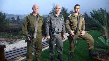 מימין: סא"ל אסף אטיאס, רב פקד שאדי סאבק וסא"ל ישי כרמלי. | מרים צחי