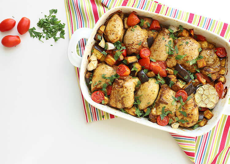 פרגיות בתנור עם עגבניות וחצילים. | אפרת ליכטנשטט