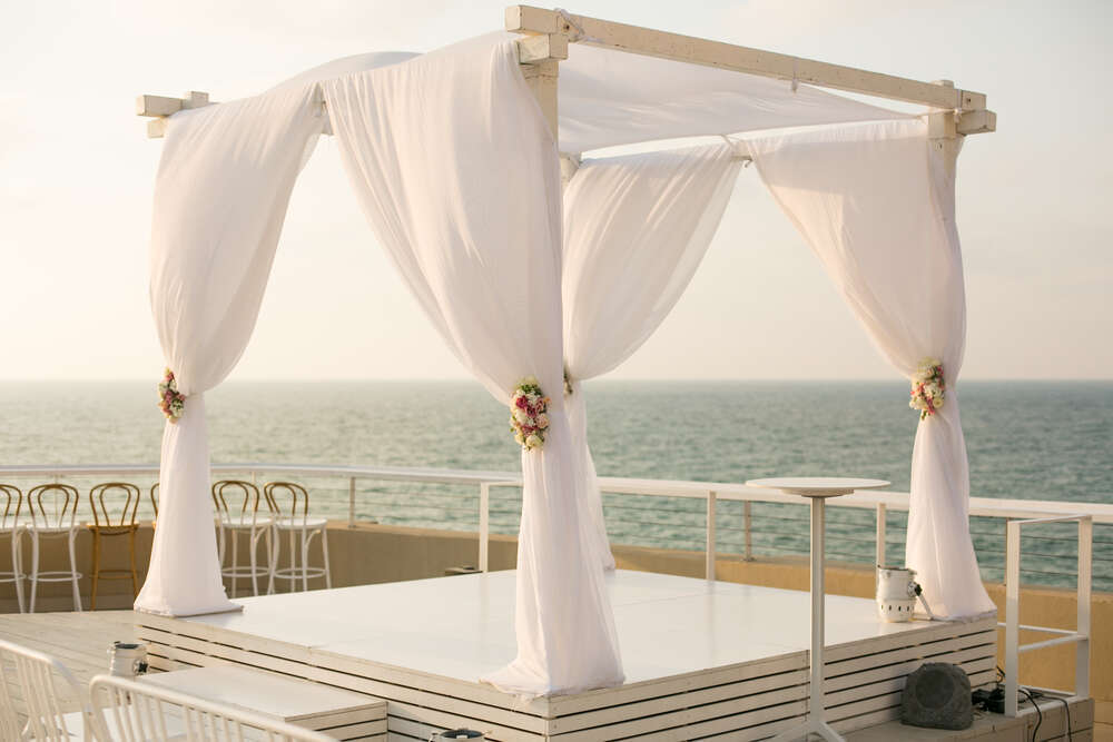 חופה. | שאטרסטוק חופה. | שאטרסטוק