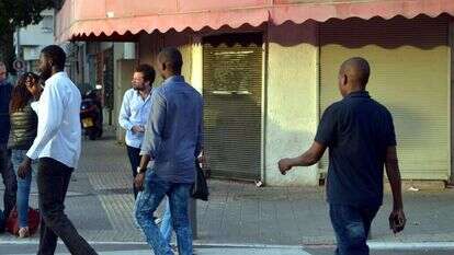 מהגרים בתל אביב. | יוסי זליגר