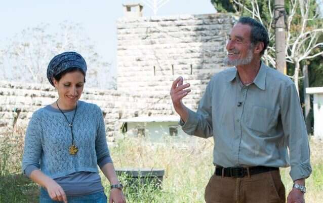 "רוח אחרת". | חלי חלויה סלע