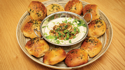 לחמניות שום מקמח כוסמין. | הלל מאיר