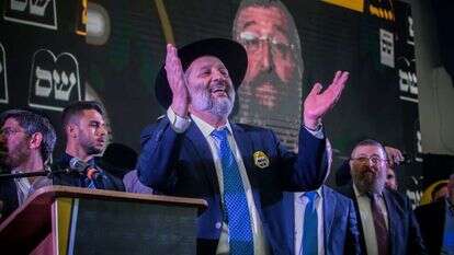 אריה דרעי והפעילים במטה ש"ס עם היוודע תוצאות הבחירות באפריל. | אורן בן-חקון