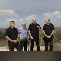 לשרוד בלי להתפרק ראשי כחול-לבן: בוגי יעלון, בני גנץ, יאיר לפיד וגבי אשכנזי. | יהודה פרץ