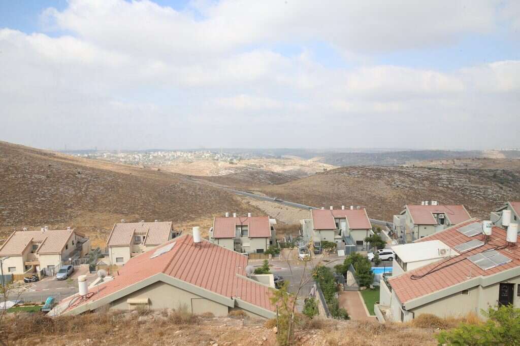 יחסי השכנות עברו לפסים משפטיים. הישוב ניל"י. | מרים צחי