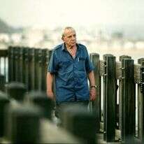 בין אנשי השמאל הישראלי בלט בעובדה שגישתו לשאלות הפוליטיות לא נבעה מתפיסה אוניברסלית אלא דווקא מקו לאומי נחוש. עמוס קינן, 2001. | משה שי