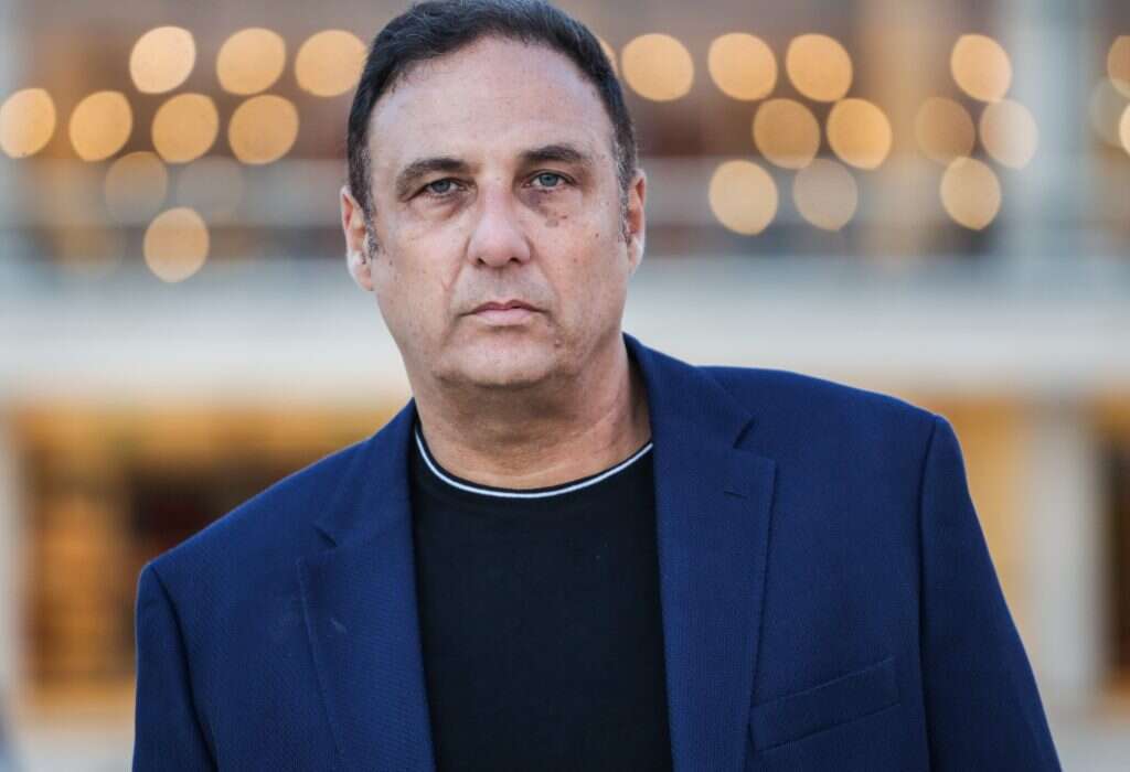 יוסי סוכרי. | אבישג שאר-ישוב