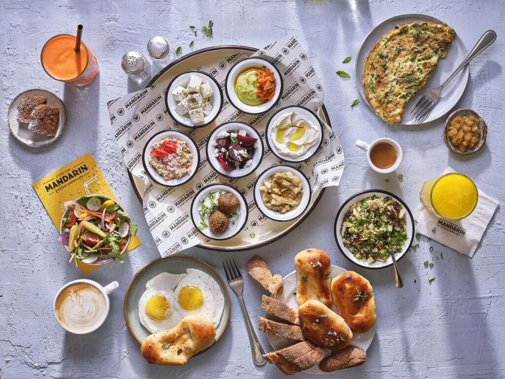 ארוחת בוקר במנדרין. | גיל אבירם