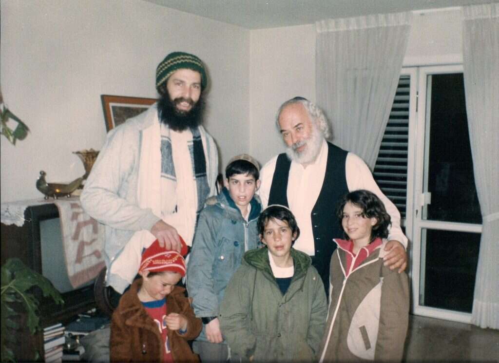 מימין: ר' שלמה קרליבך, אמיל ז"ל, רננה, יטיב, יהודה ונעם. | מרק פפר