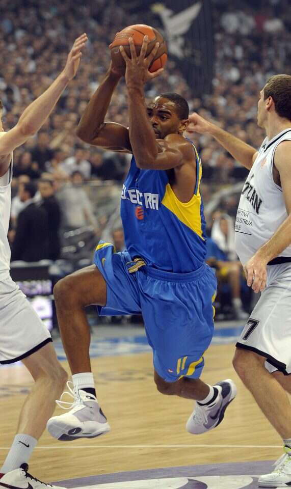 "במכבי מתייחסים להפסדים כאילו זה סוף העולם". אלן אנדרסון במדי מכבי תל–אביב ביורוליג. | AFP