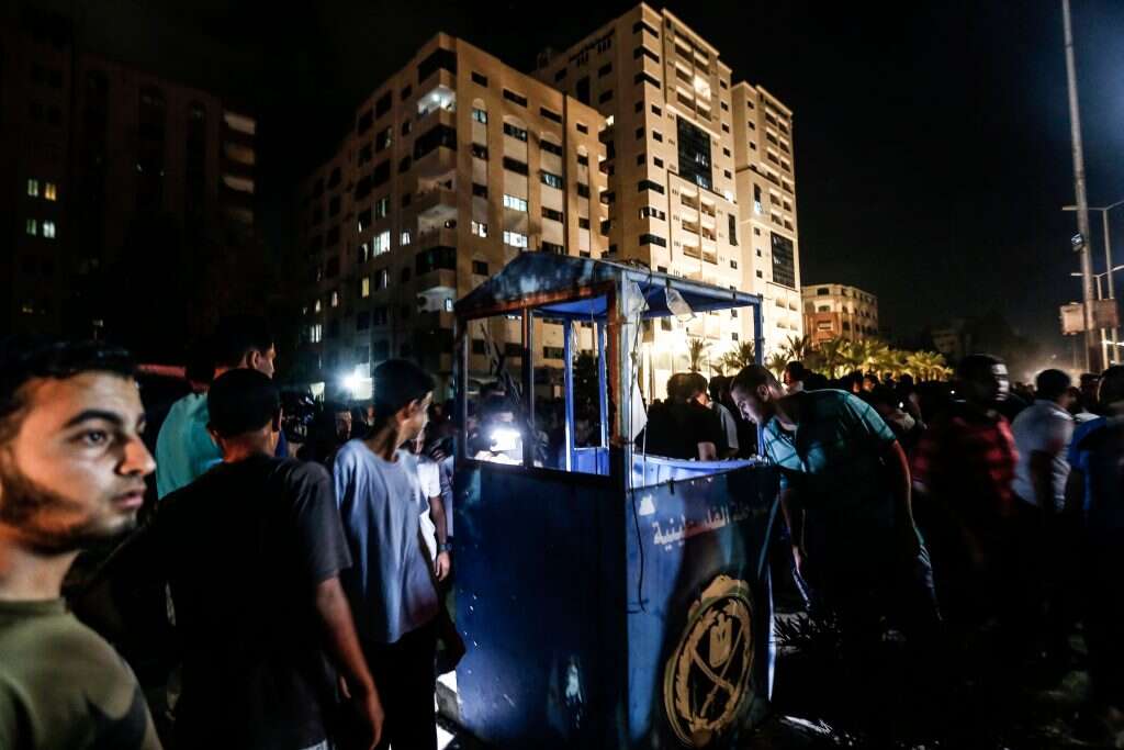 אחד מאתרי הפיצוצים ברצועת עזה, אמש. | AFP אחד מאתרי הפיצוצים ברצועת עזה, אמש. | AFP